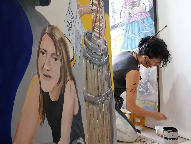 Alezza pintando